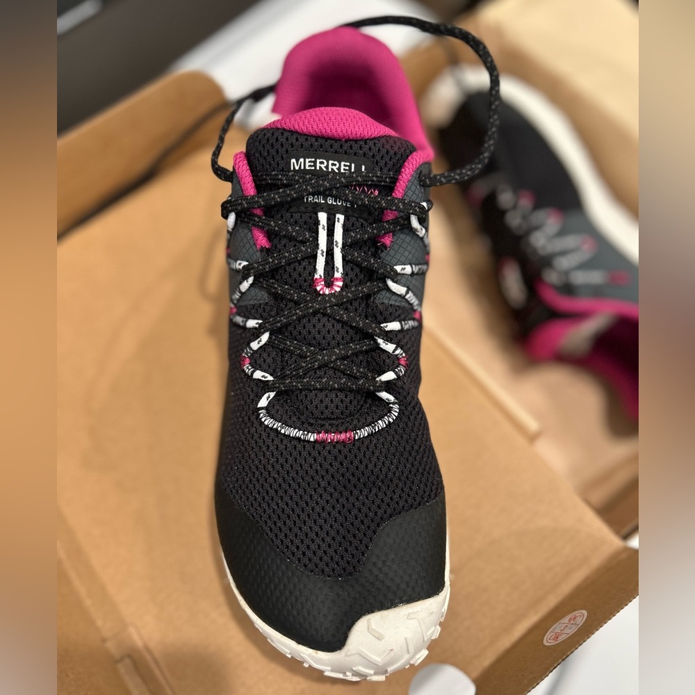 (NEW!) Size 10 Women’s Trail Glove 7 Running Shoes